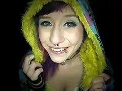 Piercing en pelicula ...