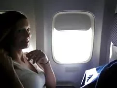 Mujer llena de crema ...