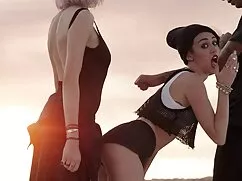 Sus tetas lechosas s ...