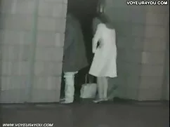 Latina chupa la guía ...